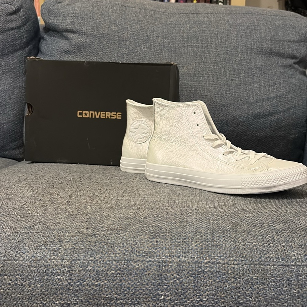 Converse Chuck Taylor All-Star High White Pearlized leather ✨🤍 Women's 8 NEW!!! - Picture 2 of 6